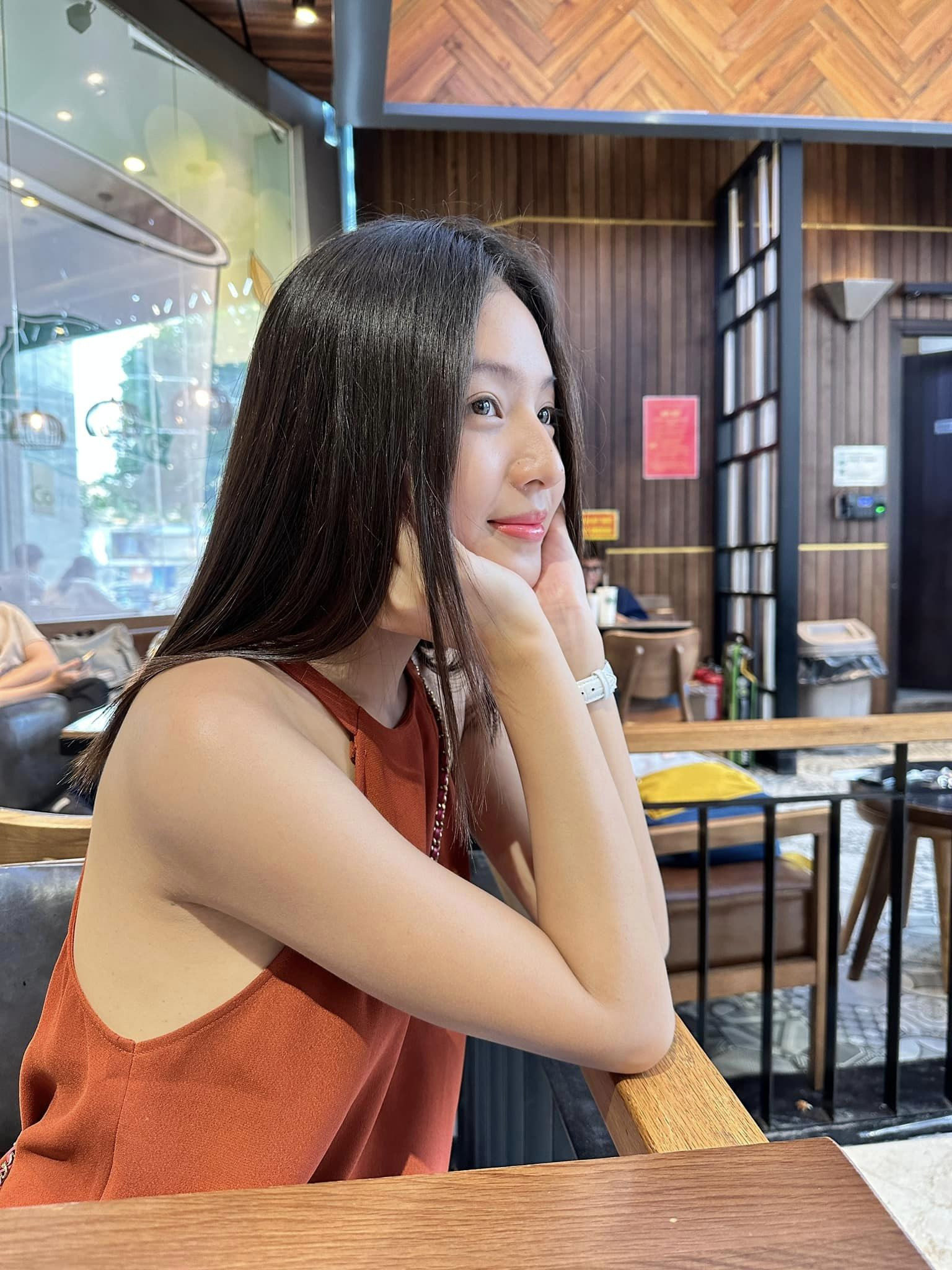 Nữ diễn viên mặc giản dị vẫn nhận lời khen "xinh nhất Việt Nam", còn được so với Lưu Diệc Phi- Ảnh 8.