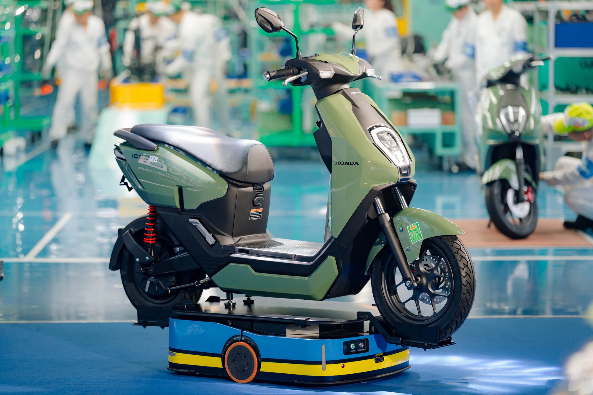 Xe máy điện đầu tiên của Honda tại Việt Nam chính thức cho mua pin, giá gần 10 triệu đồng- Ảnh 1.