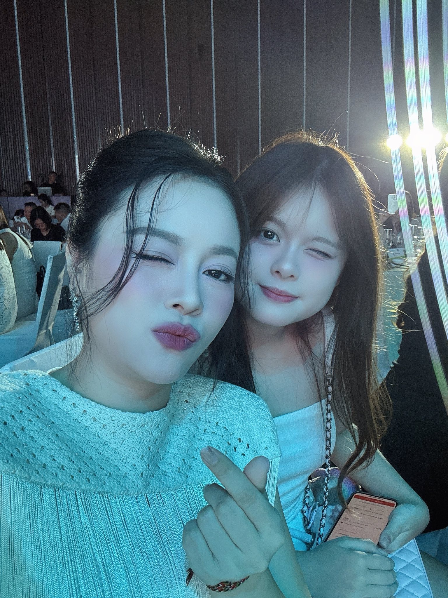 Giật mình với visual của bé Su - con gái lớn nhà hot mom Hằng Túi: 2 mẹ con đứng chung khung hình là dân tình muốn "lú" ngang- Ảnh 1.