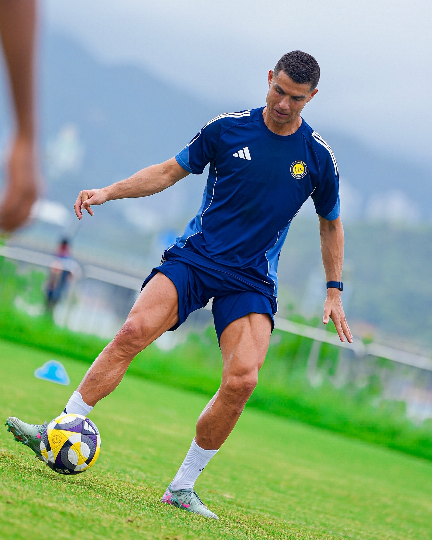 Ronaldo lộ diện sau màn cầu hôn gây chấn động toàn cầu, tuổi 40 body vẫn cuồn cuộn đẹp như tạc tượng- Ảnh 4.
