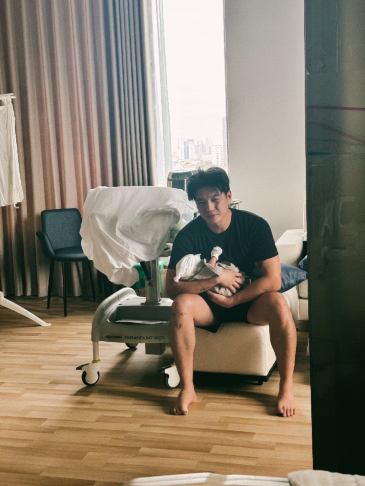 Mỗi nh&agrave; đều cần c&oacute; 1 Huy Trần- Ảnh 8.