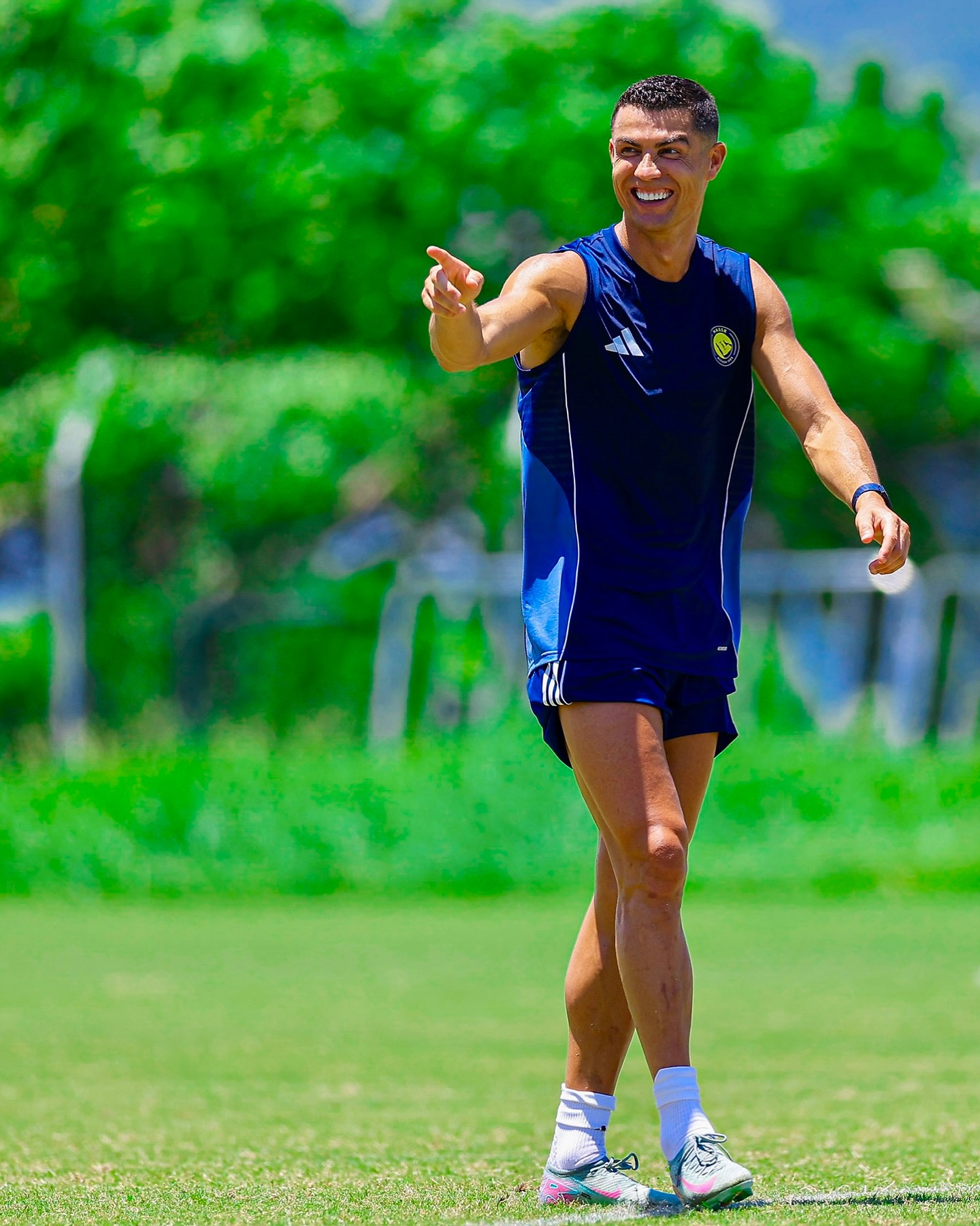 Ronaldo lộ diện sau màn cầu hôn gây chấn động toàn cầu, tuổi 40 body vẫn cuồn cuộn đẹp như tạc tượng- Ảnh 3.