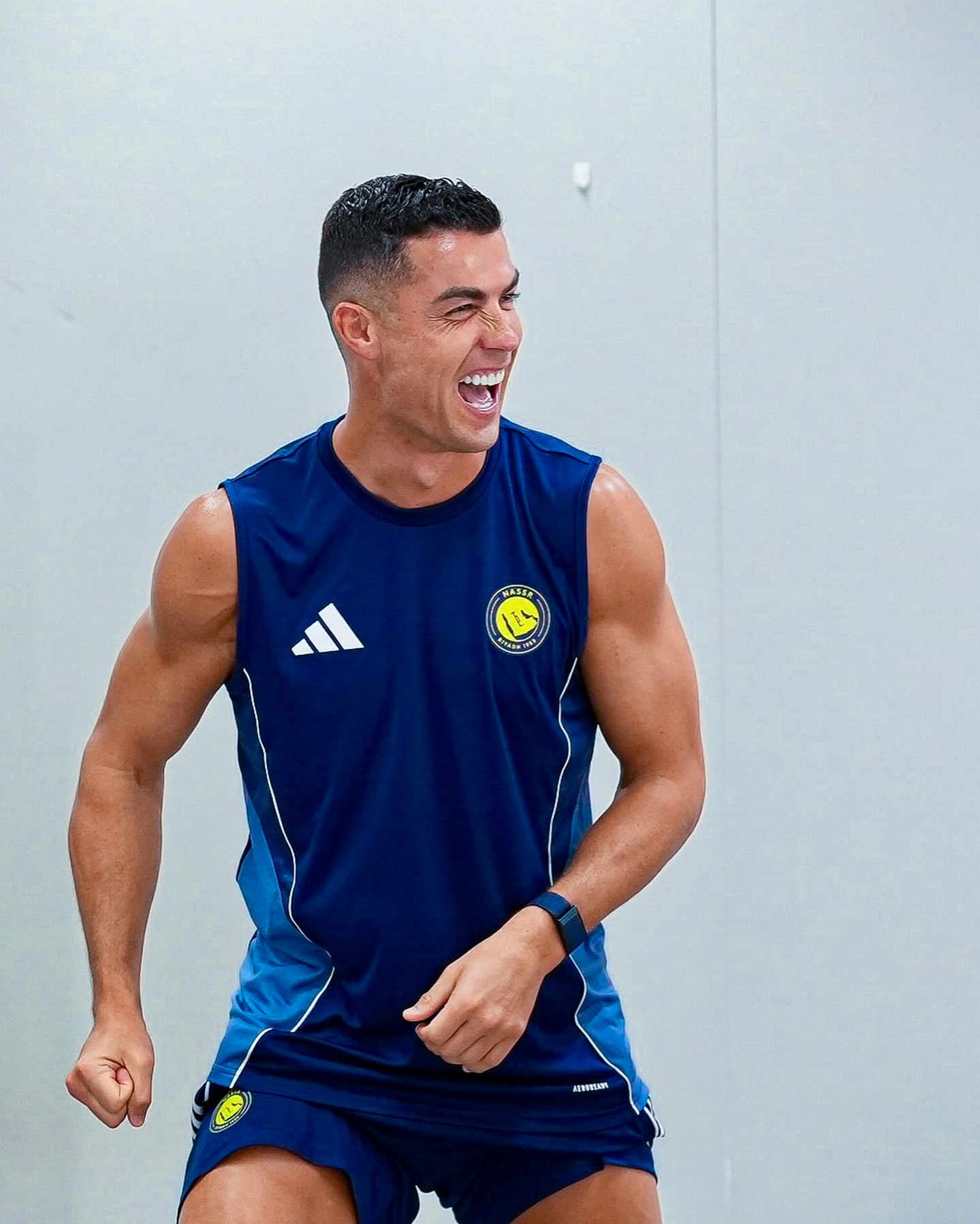 Ronaldo lộ diện sau màn cầu hôn gây chấn động toàn cầu, tuổi 40 body vẫn cuồn cuộn đẹp như tạc tượng- Ảnh 2.