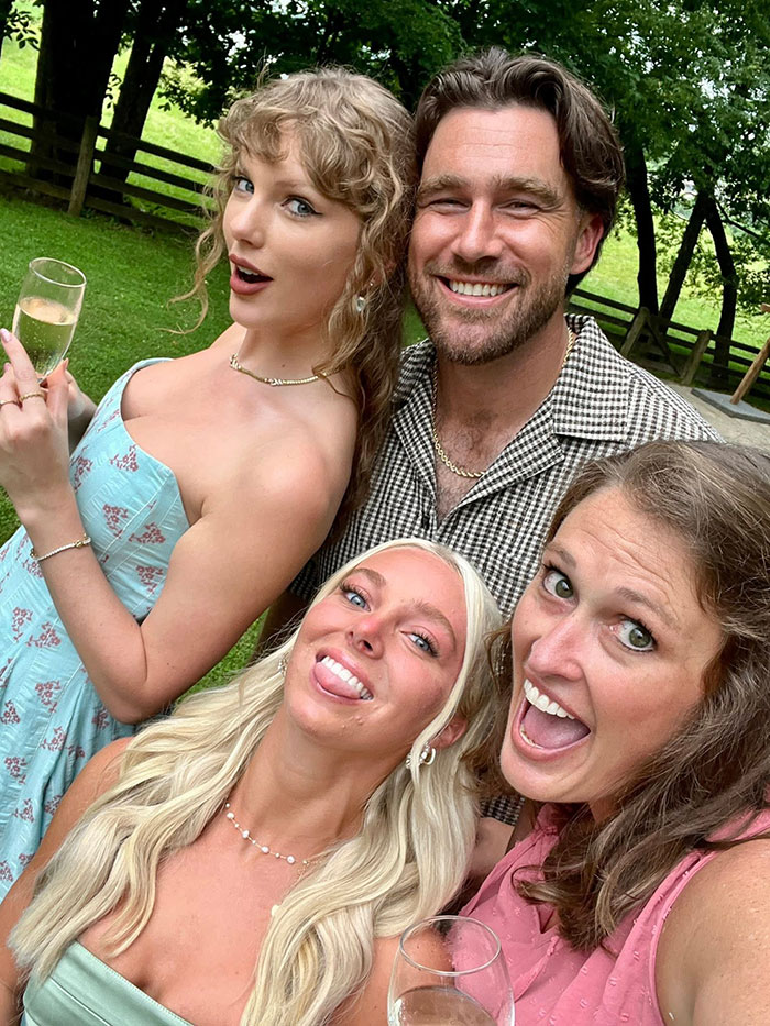 Bạn trai Taylor Swift tiết lộ lý do yêu cực sốc: “Con trai cưng của mẹ” đây sao?- Ảnh 6.