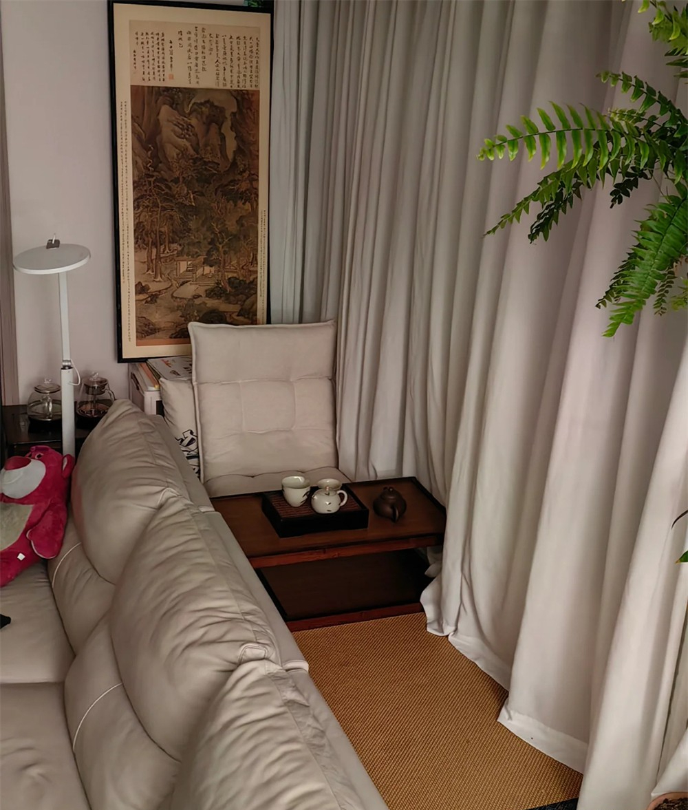 Gia đình 4 người bỏ sofa giữa nhà, kê 3 chiếc bàn học trong phòng khách: Cách bố trí gây bất ngờ nhưng ai cũng muốn học theo- Ảnh 7.