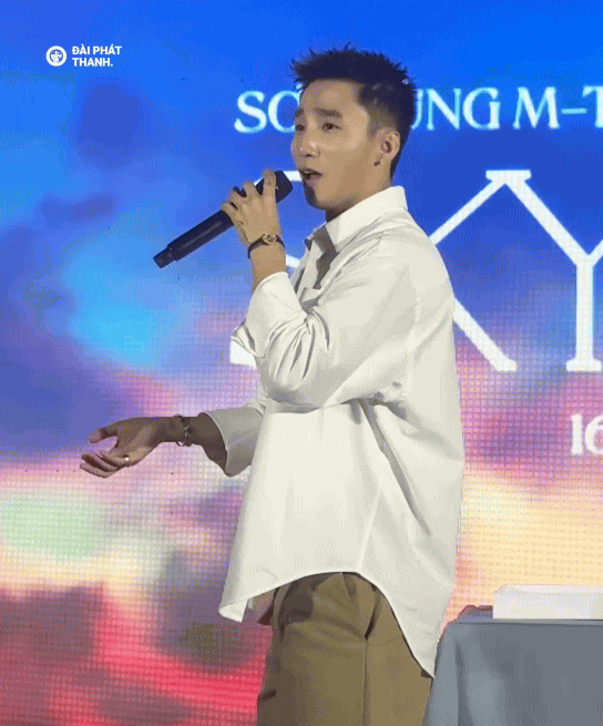 Clip viral: “Bá tước” Sơn Tùng muốn đổi tên, làm nhạc “mỗi lần nghe là thấy mình sang hẳn ra”- Ảnh 3. Clip viral: “Bá tước” Sơn Tùng muốn đổi tên, làm nhạc “mỗi lần nghe là thấy mình sang hẳn ra”- Ảnh 3.