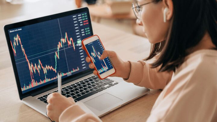VN-Index liên tục vượt đỉnh, có nên đầu tư lúc này?- Ảnh 1.