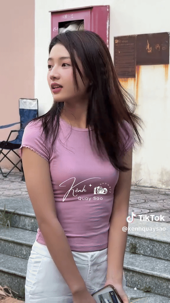 Nữ diễn viên mặc giản dị vẫn nhận lời khen "xinh nhất Việt Nam", còn được so với Lưu Diệc Phi- Ảnh 2.