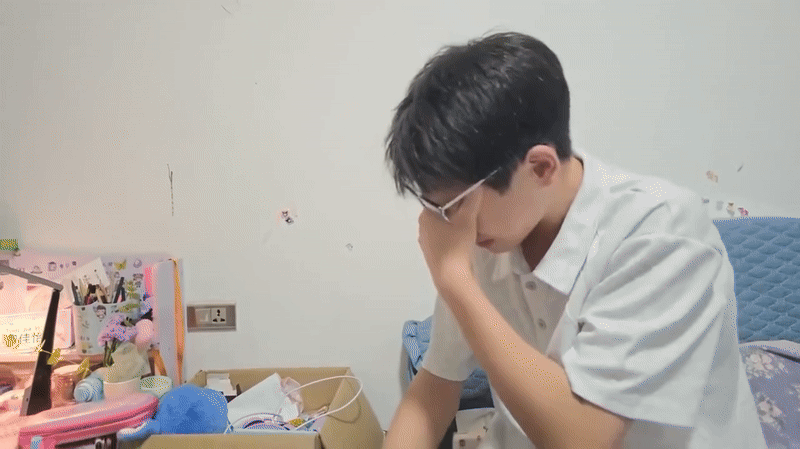 Clip người cậu khóc nức nở khi dạy cháu học bài hút hơn 3 triệu view: Cảnh tượng sao mà quen thuộc quá!- Ảnh 1.
