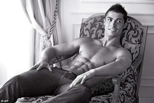 Ronaldo 40 tuổi vẫn đẹp trai cực phẩm, bác sĩ thẩm mỹ khui loạt bí mật 