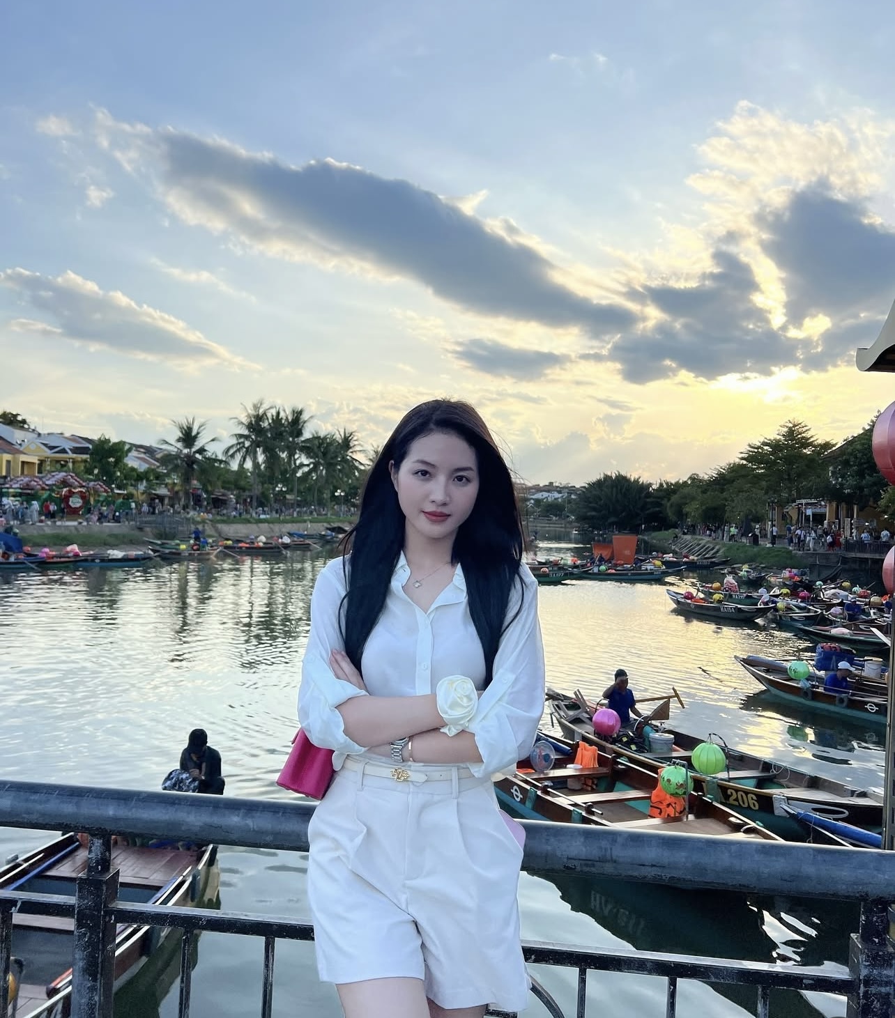 Nữ diễn viên mặc giản dị vẫn nhận lời khen "xinh nhất Việt Nam", còn được so với Lưu Diệc Phi- Ảnh 12.