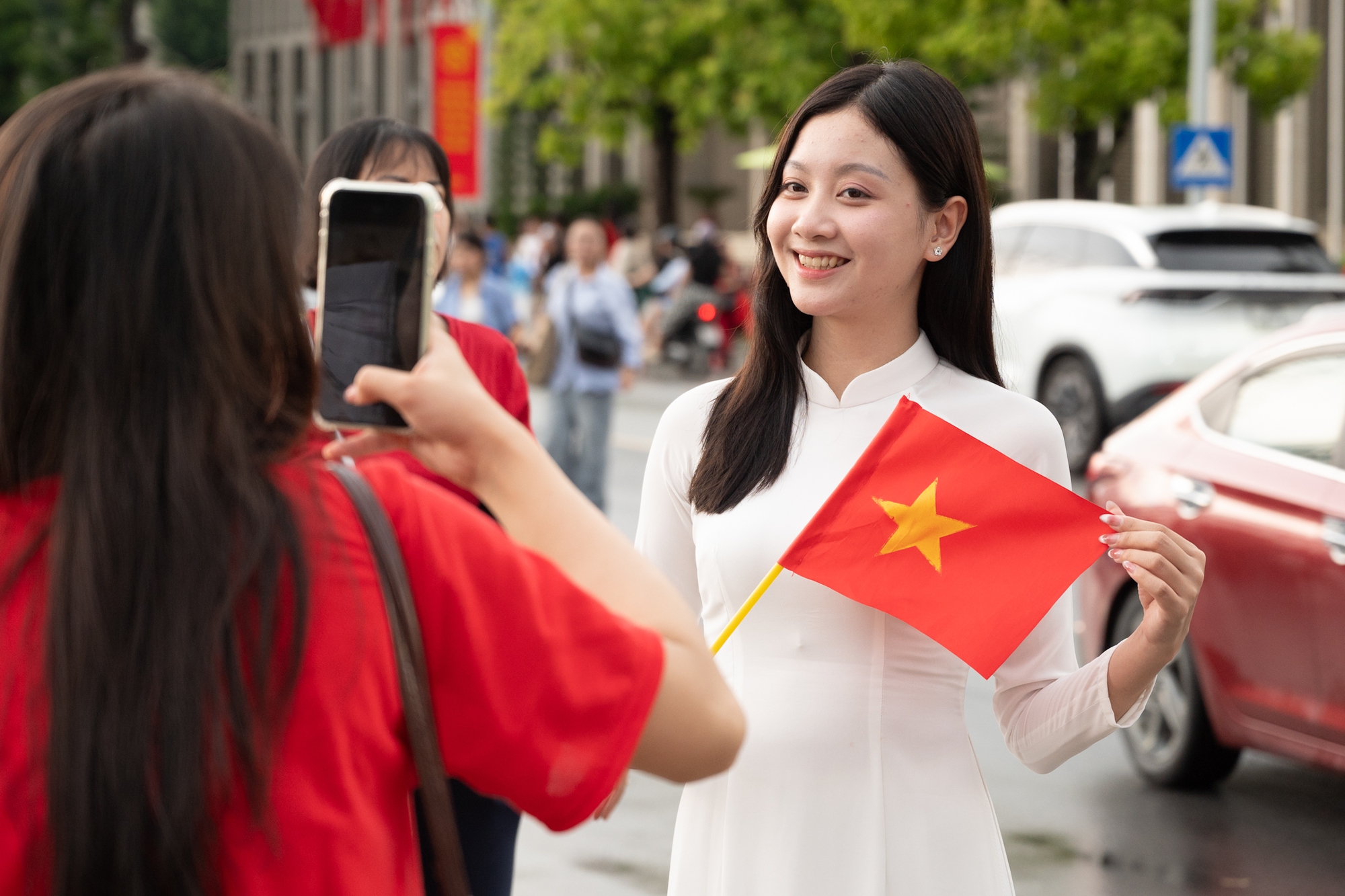 Hình ảnh trái ngược bất ngờ chỉ sau 10 phút ở Lăng Bác- Ảnh 16.