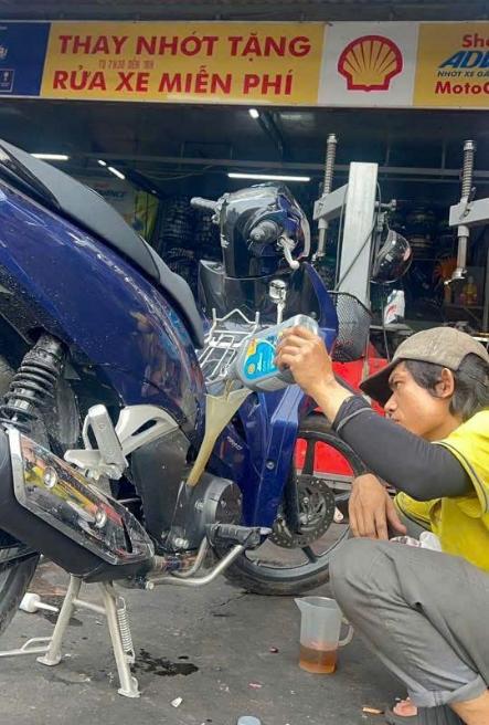 Bí quyết chọn dầu nhớt chống “đường khó” tài xế nào cũng nên biết từ thợ máy- Ảnh 1.