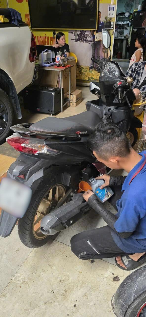 Bí quyết chọn dầu nhớt chống “đường khó” tài xế nào cũng nên biết từ thợ máy- Ảnh 3.