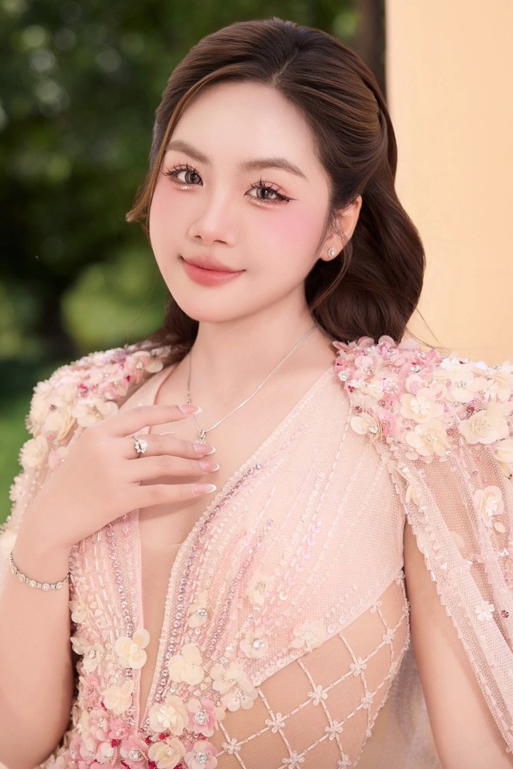 "Thần đồng bolero" giành Á quân tại 2 cuộc thi âm nhạc lớn giờ ra sao ở tuổi 19?- Ảnh 2. "Thần đồng bolero" giành Á quân tại 2 cuộc thi âm nhạc lớn giờ ra sao ở tuổi 19?- Ảnh 2.