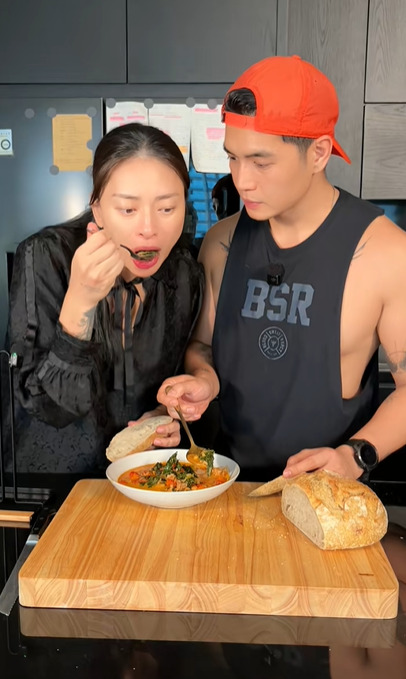 Mỗi nh&agrave; đều cần c&oacute; 1 Huy Trần- Ảnh 5.