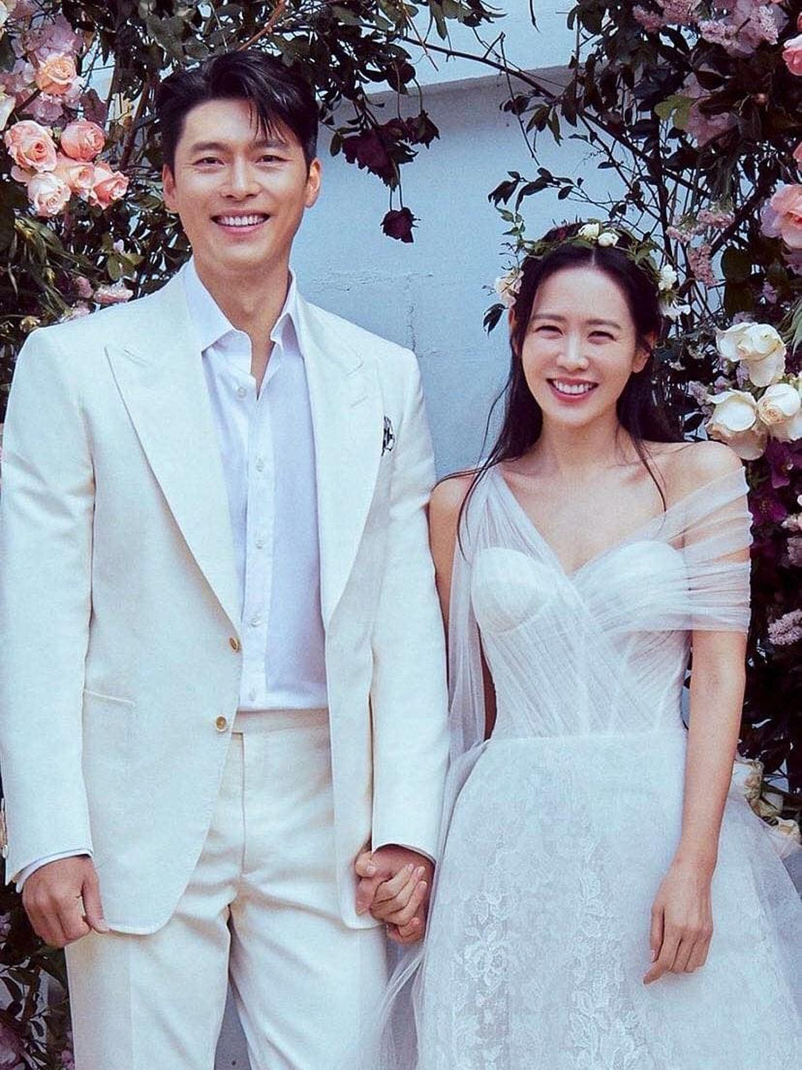 Hyun Bin đỏ mặt tía tai, xấu hổ đến 