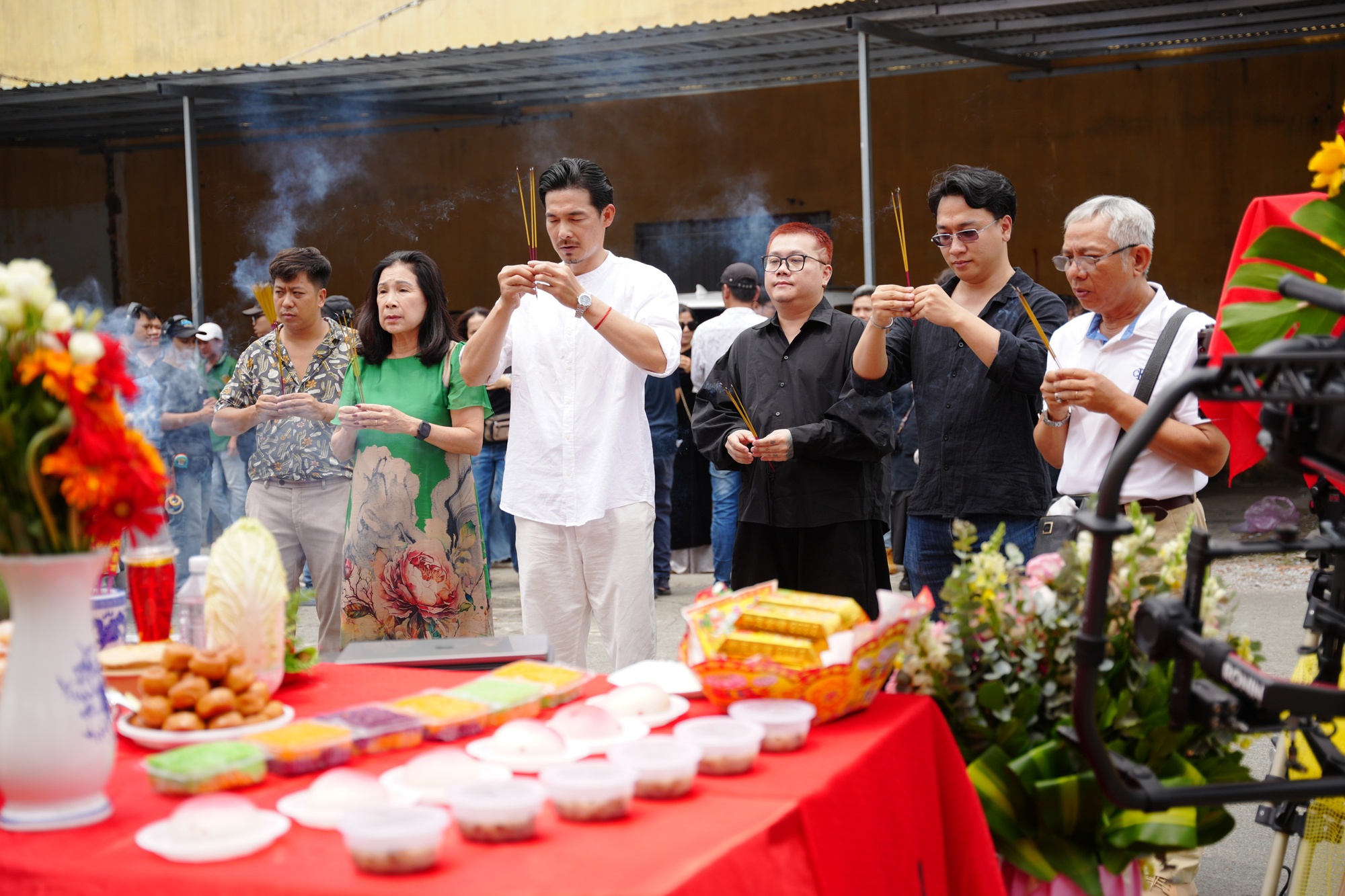 Tài tử có “gương mặt điện ảnh” đẹp nhất Việt Nam: Nhan sắc chặt chém cả showbiz, mặc áo rách lên người vẫn sang- Ảnh 2. Tài tử có “gương mặt điện ảnh” đẹp nhất Việt Nam: Nhan sắc chặt chém cả showbiz, mặc áo rách lên người vẫn sang- Ảnh 2.