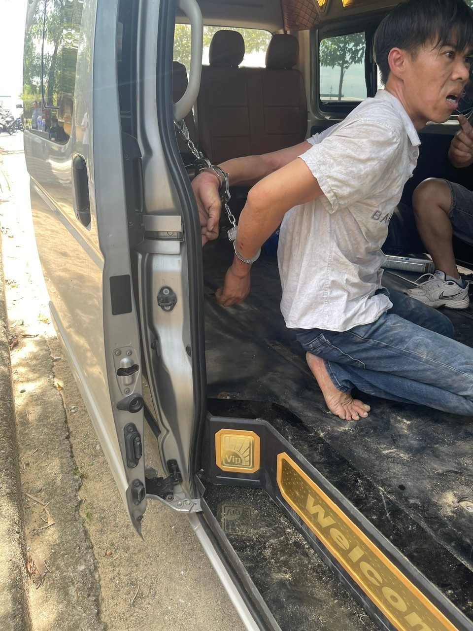 Bắt 2 đối tượng vận chuyển gần 300 kg ma túy- Ảnh 1.