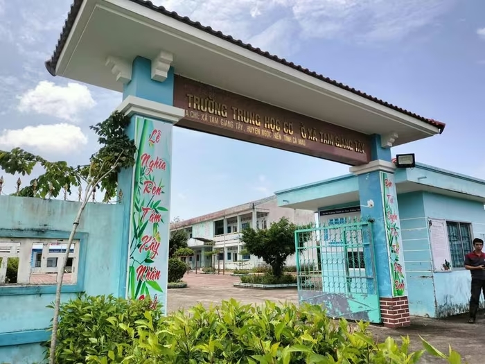 Trở lại ngôi trường nơi làm việc của cựu hiệu trưởng bị tuyên 7 năm tù- Ảnh 1.