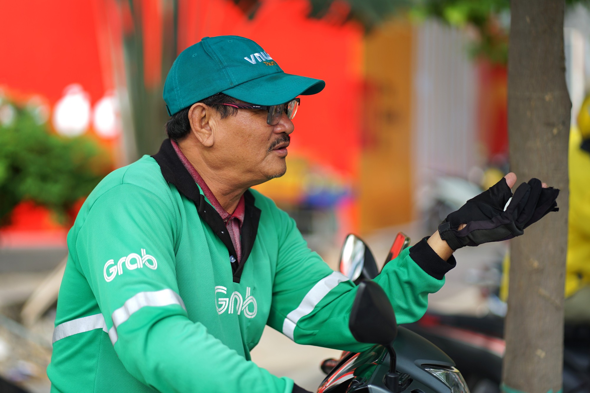 Người dân TP.HCM trước đề xuất hạn chế xe xăng dầu vào trung tâm: Sẵn sàng chuyển đổi vì môi trường, băn khoăn vì sinh kế- Ảnh 7.