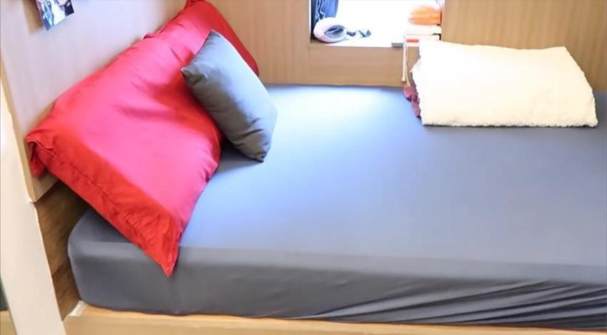Bật khóc ở Hồng Kông: Vợ chồng chen chúc trong 
