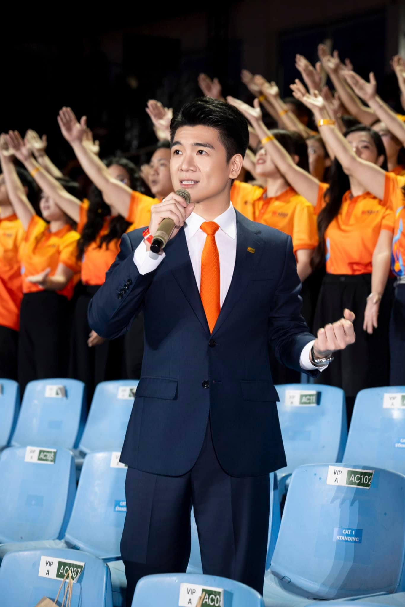 Phó tổng Đỗ Quang Vinh xuất hiện tại hội nghị KOL toàn quốc: Từ visual đến khí chất đều sáng rực- Ảnh 4.