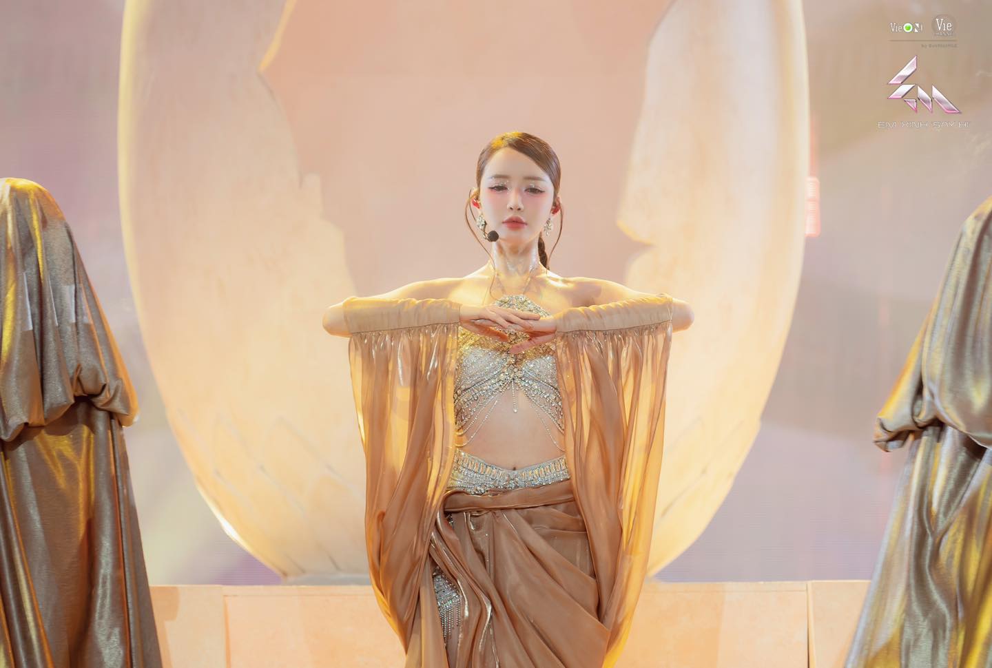 Giải mã Chu Kỳ Mới của Bích Phương tại Chung kết Em Xinh: Ẩn ý người cũ, Tăng Duy Tân đến và “chữa lành”?- Ảnh 5.