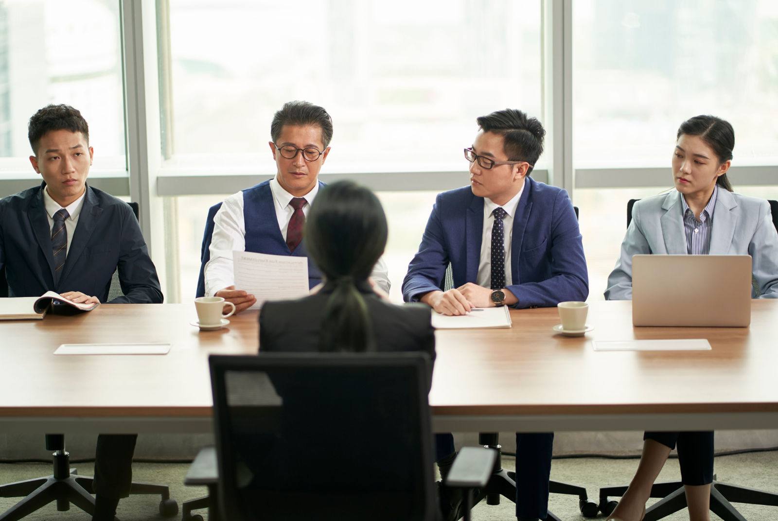 Đăng tải bài viết khen ứng viên "lịch sự", nữ HR bất ngờ bị "ném đá" ngược vì đúng 1 chữ- Ảnh 2.