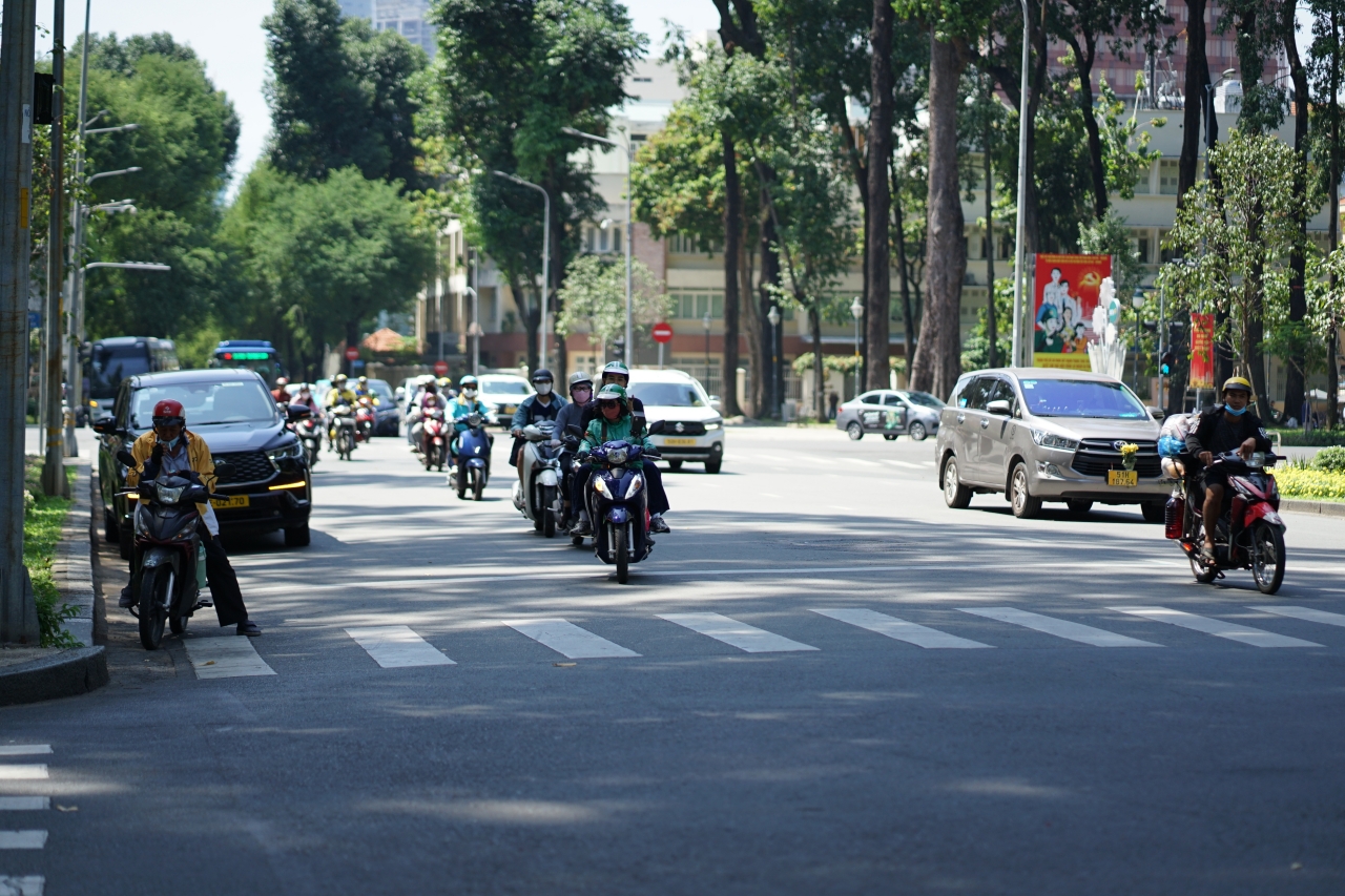 Người dân TP.HCM trước đề xuất hạn chế xe xăng dầu vào trung tâm: Sẵn sàng chuyển đổi vì môi trường, băn khoăn vì sinh kế- Ảnh 3.