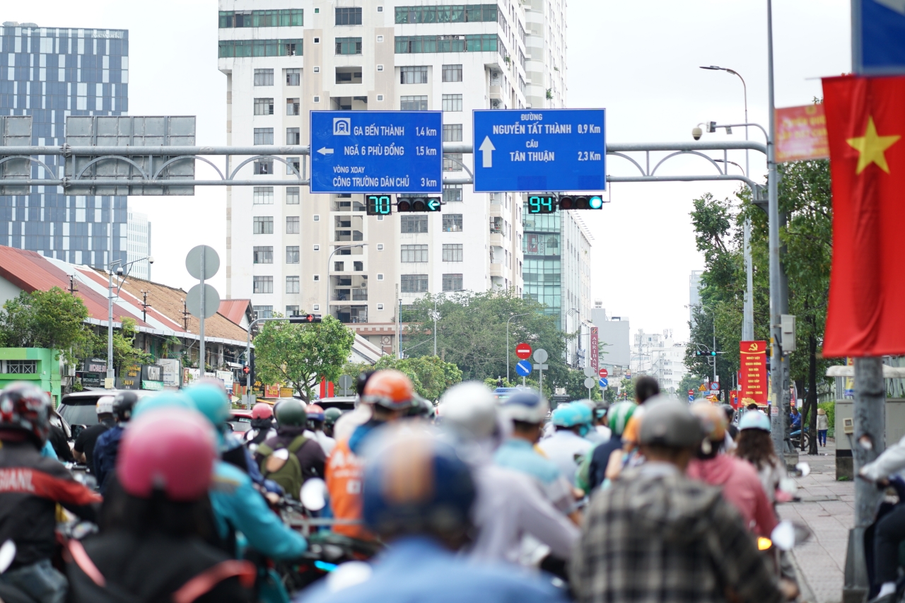 Người dân TP.HCM trước đề xuất hạn chế xe xăng dầu vào trung tâm: Sẵn sàng chuyển đổi vì môi trường, băn khoăn vì sinh kế- Ảnh 2.