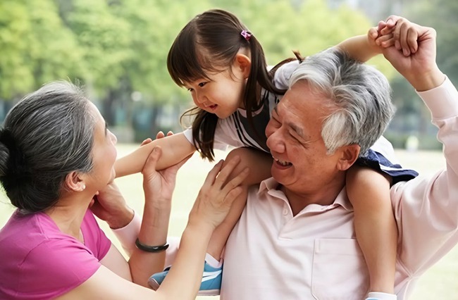 Khi về già, cha mẹ khôn ngoan có thể chia sẻ về lương hưu cho con cái nhưng tuyệt đối giấu kín điều này!- Ảnh 1.