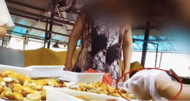 Streamer bán vòng ngọc bích 4,3 triệu đồng, giảm giá 50% hút 134 nghìn người theo dõi: Trong chớp mắt, hàng chợ biến thành "đồ quý", có cả giấy kiểm định- Ảnh 2.