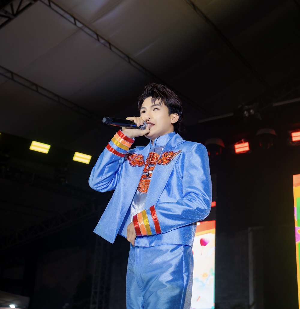 Nam ca sĩ gây sốt nhờ “rap cải lương”: Mẹ bỏ đi từ lúc em tôi 2, 3 tháng tuổi, giờ nó 23 tuổi rồi!- Ảnh 1. Nam ca sĩ gây sốt nhờ “rap cải lương”: Mẹ bỏ đi từ lúc em tôi 2, 3 tháng tuổi, giờ nó 23 tuổi rồi!- Ảnh 1.