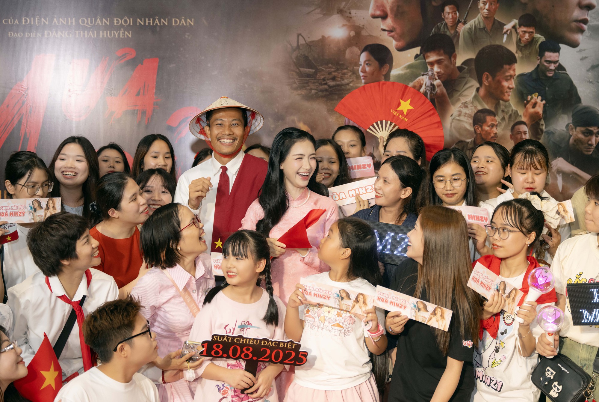 Thảm đỏ hot nhất hôm nay: Hòa Minzy “xinh sang slay” kịch trần, 1 mỹ nam đẹp phát sáng lấn lượt cả dàn sao- Ảnh 6.