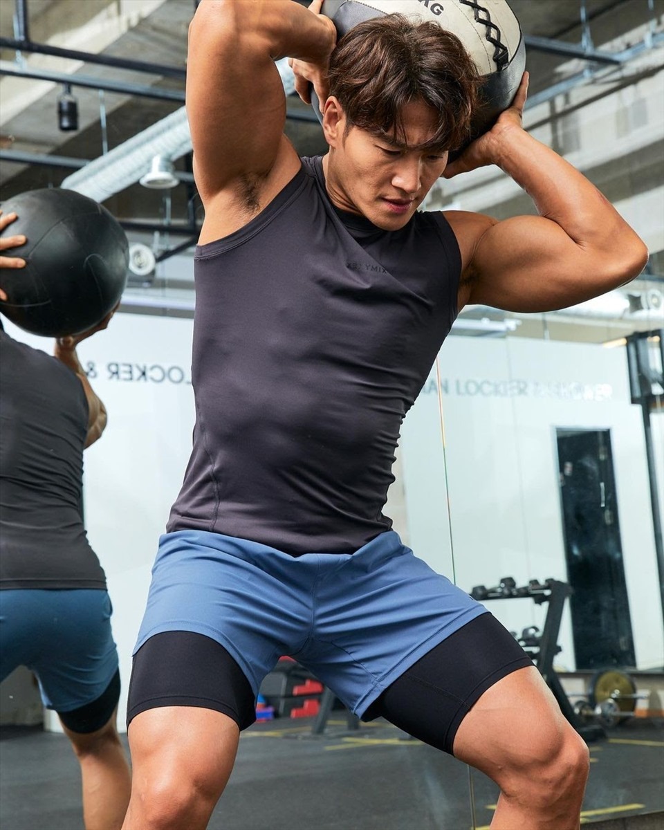 Kim Jong Kook: Trai đẹp từ chối miễn nghĩa vụ quân sự, 