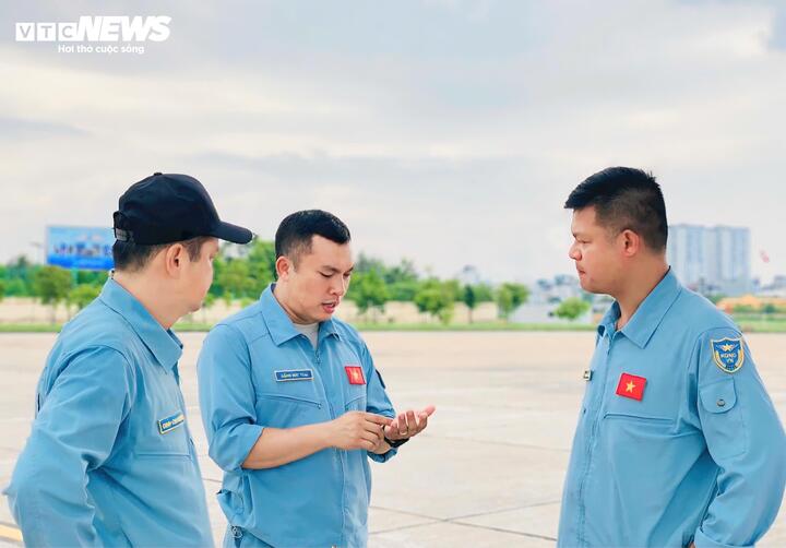 Người dẫn nhịp biên đội "ngựa thồ" CASA trên bầu trời thao luyện A80- Ảnh 4.