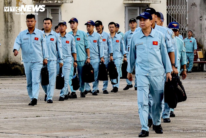 Người dẫn nhịp biên đội "ngựa thồ" CASA trên bầu trời thao luyện A80- Ảnh 2.