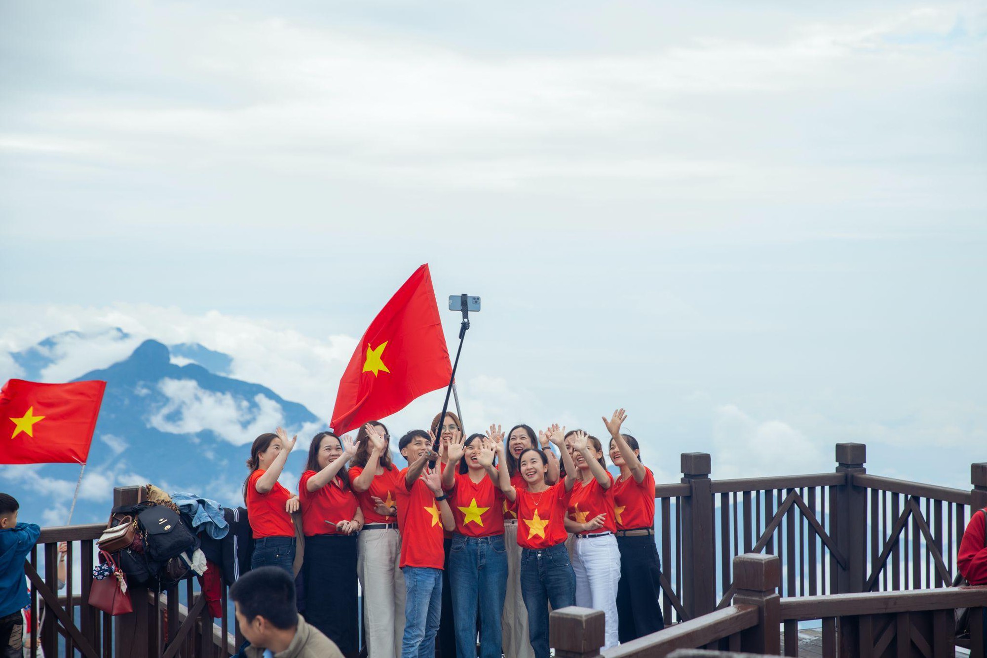 Tổ Quốc ta cờ hoa rạng rỡ - Sun Paradise Land tưng bừng đón Quốc khánh 2/9- Ảnh 1.