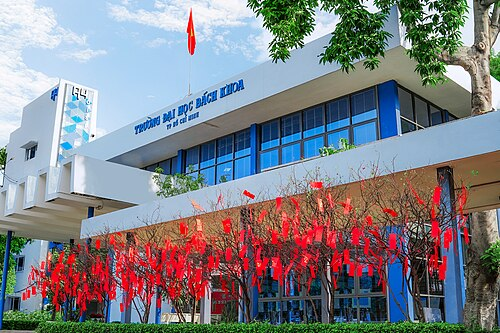 Trường ĐH "cực hot" ở miền Nam dự kiến giảm điểm chuẩn: Sở hữu nhiều ngành "cao ngất ngưởng", đào tạo kỹ thuật hàng đầu cả nước- Ảnh 1.