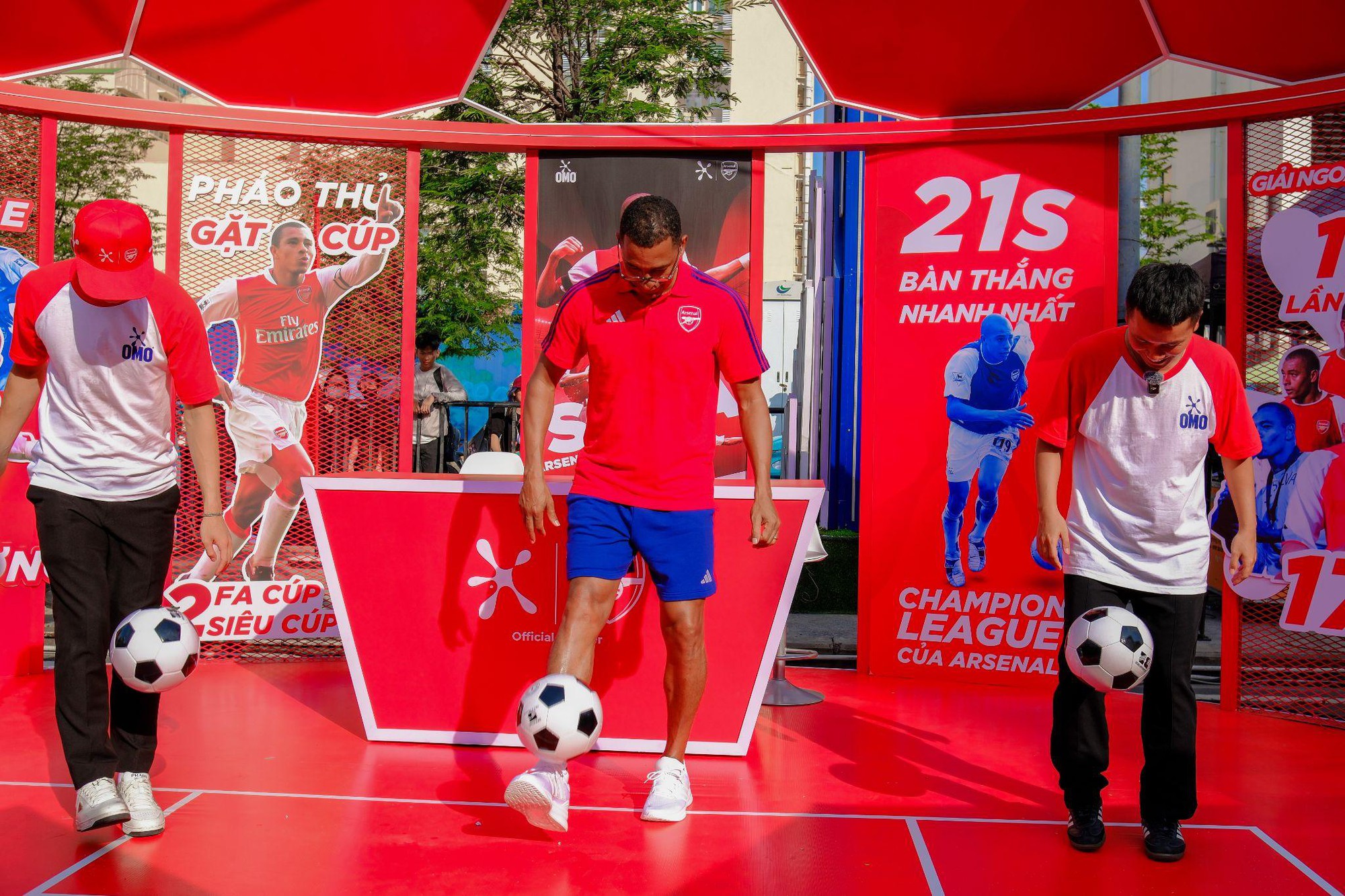 Gilberto Silva, Đỗ Kim Phúc, RHYDER cùng hàng ngàn gia đình Việt “cháy” hết mình tại sự kiện OMO Pháo Đài Lấm Bẩn- Ảnh 3.