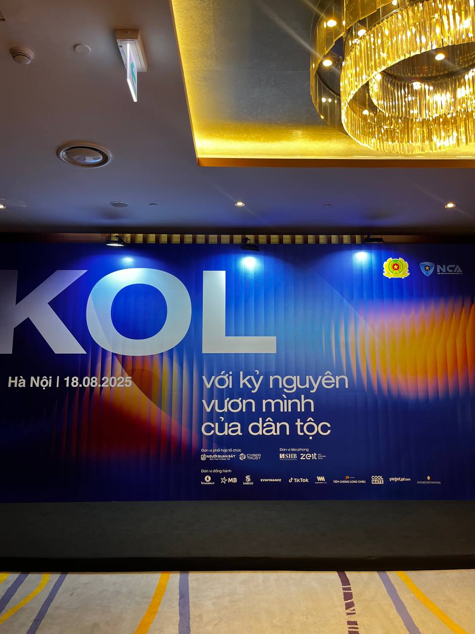 Hội nghị KOL ở Hà Nội lựa chọn không trang trí hoa tươi, để dành kinh phí ủng hộ nhân dân Cuba- Ảnh 1.