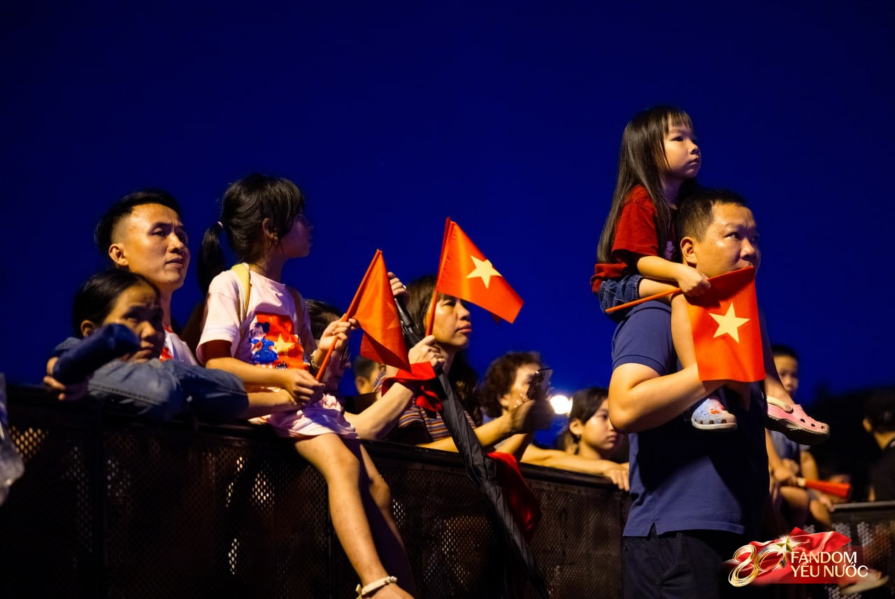 Lại thêm một đêm “concert quốc gia” rực đỏ Quảng trường Mỹ Đình: Cùng xem lại những hình ảnh ấn tượng nhất tối qua!- Ảnh 14.