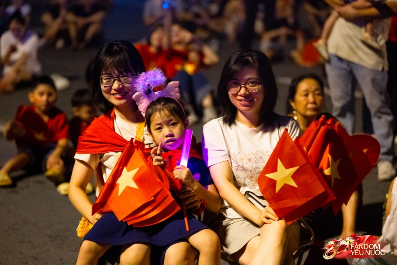 Lại thêm một đêm “concert quốc gia” rực đỏ Quảng trường Mỹ Đình: Cùng xem lại những hình ảnh ấn tượng nhất tối qua!- Ảnh 13.