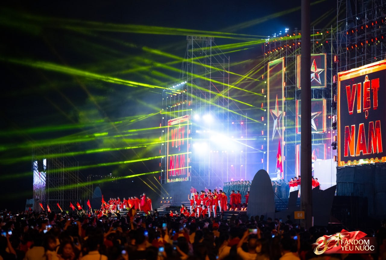 Lại thêm một đêm “concert quốc gia” rực đỏ Quảng trường Mỹ Đình: Cùng xem lại những hình ảnh ấn tượng nhất tối qua!- Ảnh 11.
