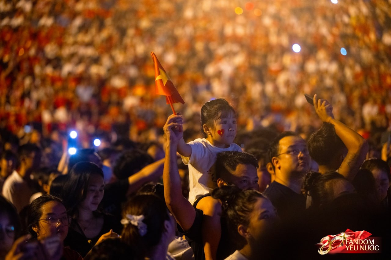 Lại thêm một đêm “concert quốc gia” rực đỏ Quảng trường Mỹ Đình: Cùng xem lại những hình ảnh ấn tượng nhất tối qua!- Ảnh 10.