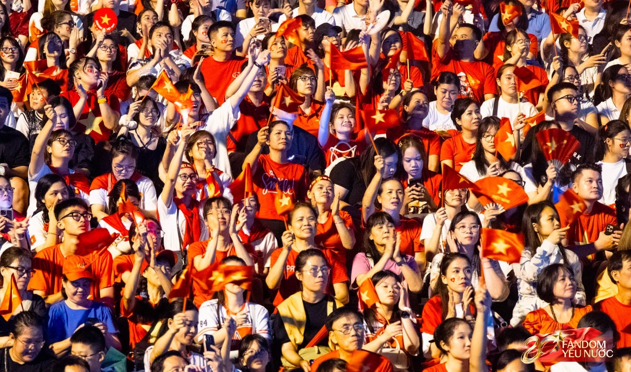 Lại thêm một đêm “concert quốc gia” rực đỏ Quảng trường Mỹ Đình: Cùng xem lại những hình ảnh ấn tượng nhất tối qua!- Ảnh 2.