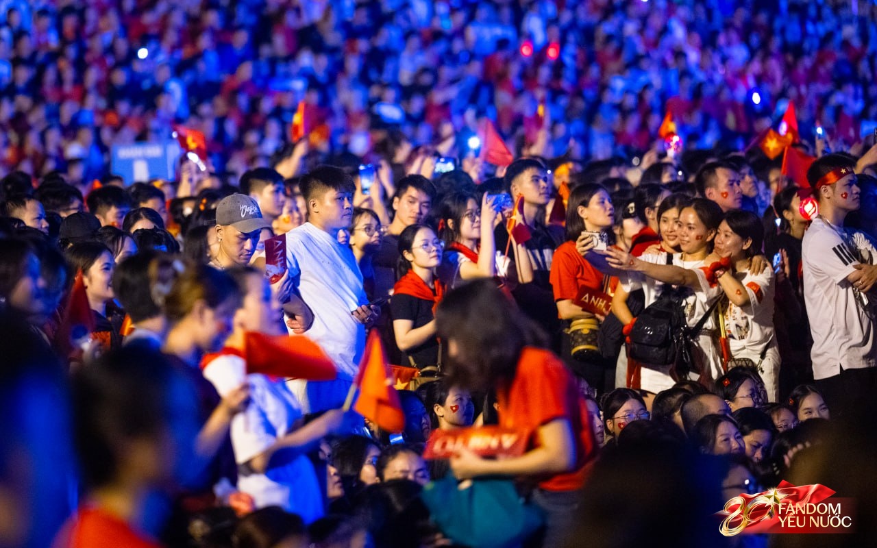 Lại thêm một đêm “concert quốc gia” rực đỏ Quảng trường Mỹ Đình: Cùng xem lại những hình ảnh ấn tượng nhất tối qua!- Ảnh 1.