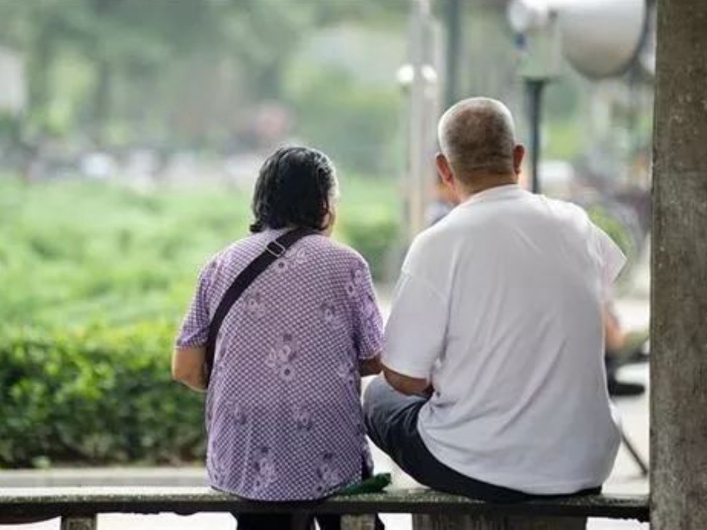 Sống đến 68 tuổi, tôi hiểu ra: 3 thứ tuyệt đối KHÔNG NÊN cho con cái nếu muốn gia đình hạnh phúc- Ảnh 1.