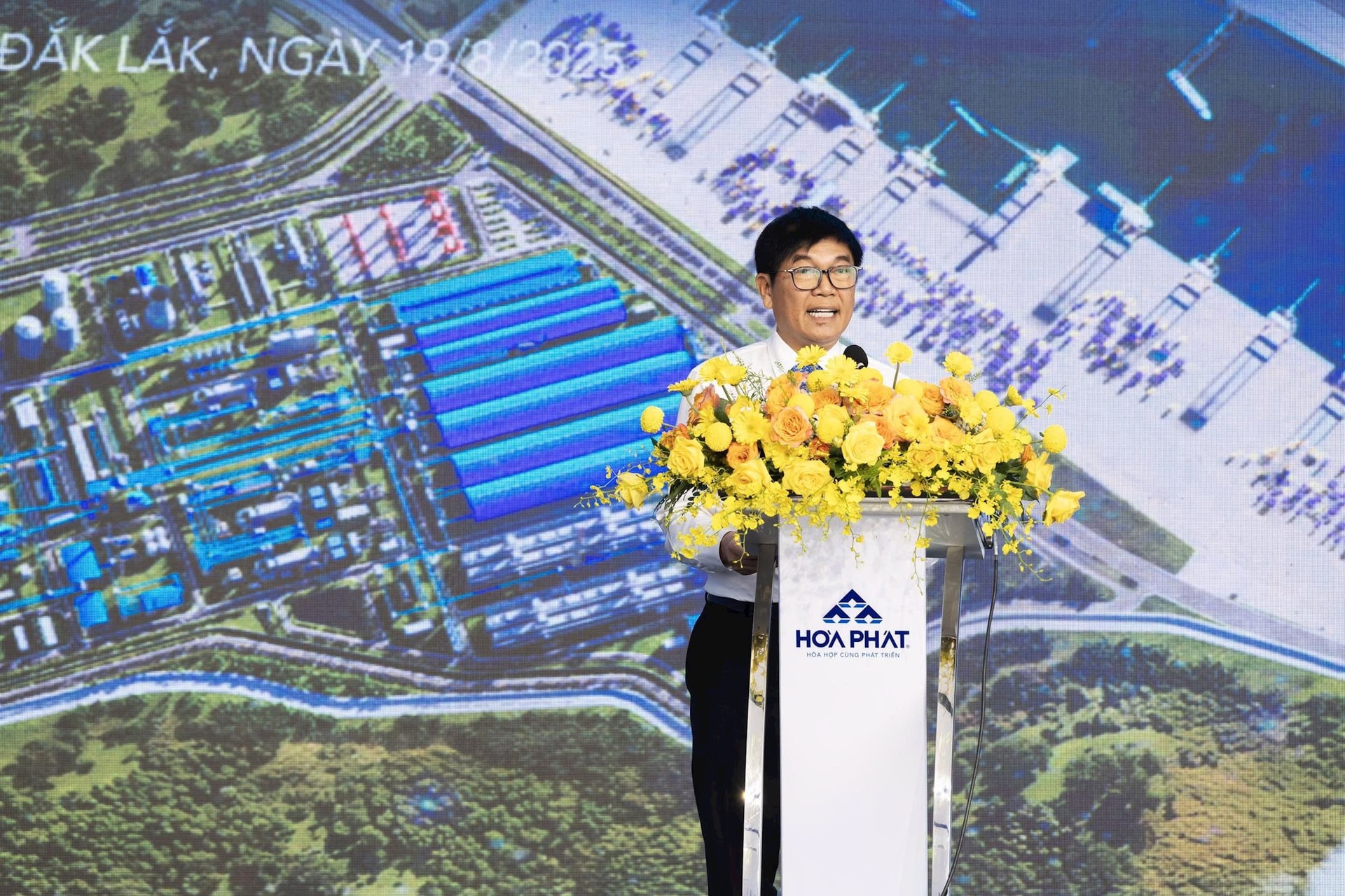 4 tỷ phú đô la Nguyễn Thị Phương Thảo, Phạm Nhật Vượng, Trần Đình Long, Hồ Hùng Anh cùng ''phất cờ'' khởi động các "quả đấm thép" dọc miền đất nước- Ảnh 5.
